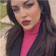 La mia passione è la letteratura italiana e la storia. Sono una ragazza solare e affidabile. Mi occupo di ragazzi dell elem./medie